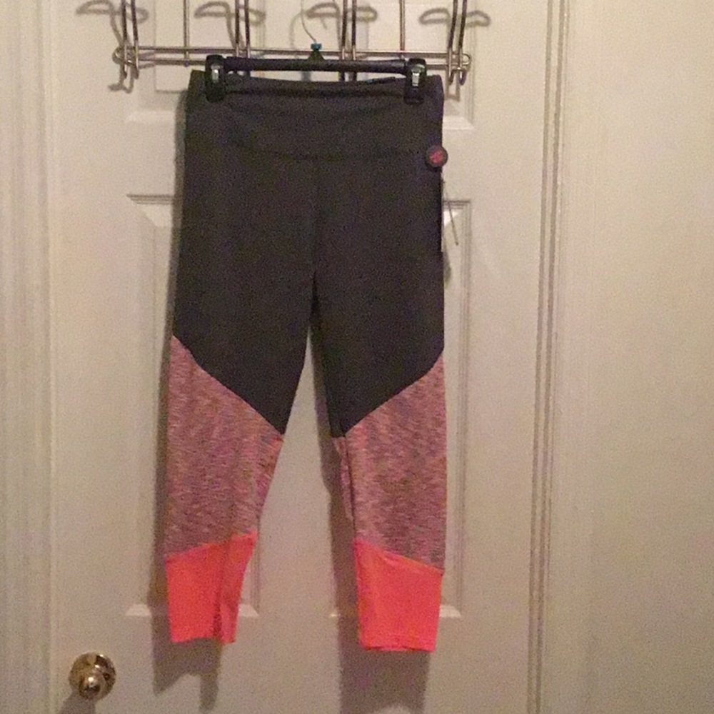 Bally Total Fitness Mid Calf Capri